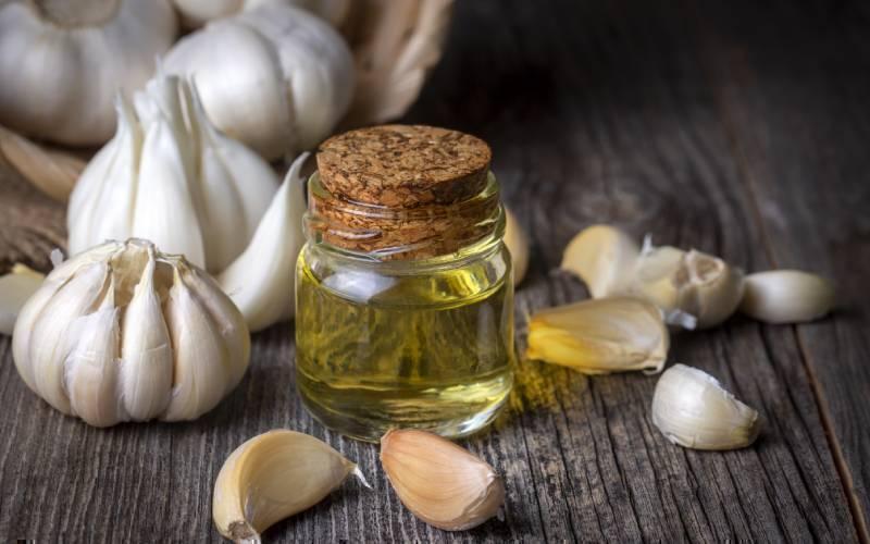 முடி உதிர்வுக்கான சிறந்த தீர்வு பூண்டு எண்ணெய்!